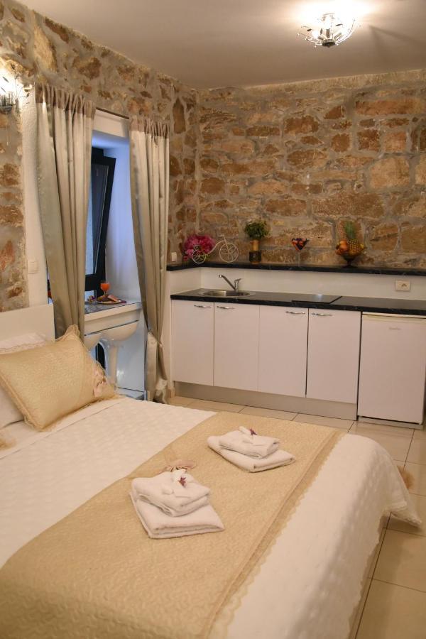 Apartments Bepina- 5 Mins From The Center Split Zewnętrze zdjęcie