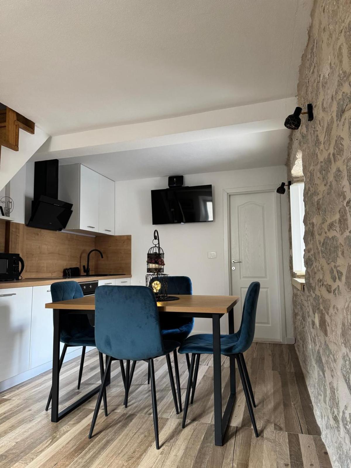 Apartments Bepina- 5 Mins From The Center Split Zewnętrze zdjęcie