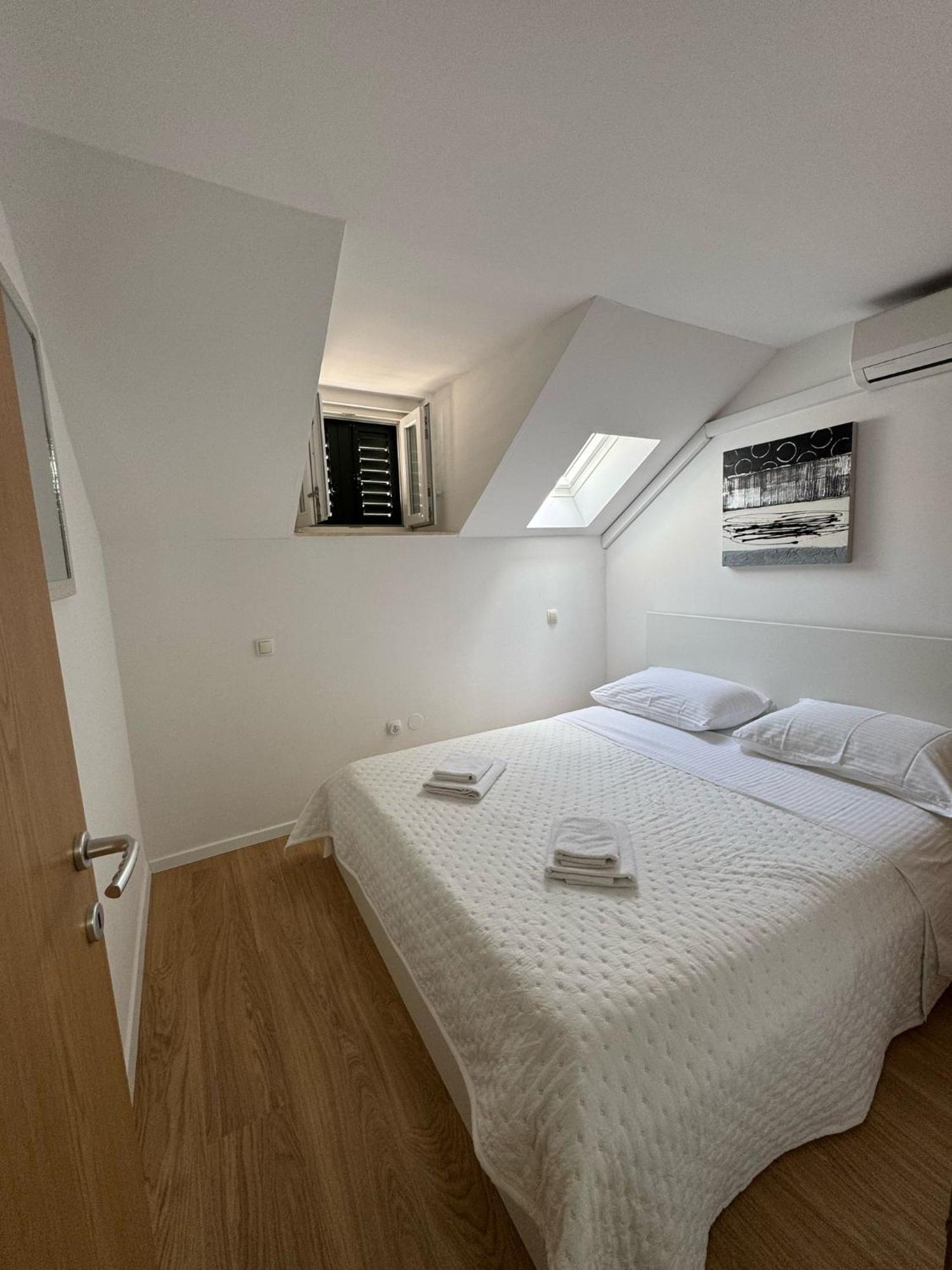 Apartments Bepina- 5 Mins From The Center Split Zewnętrze zdjęcie