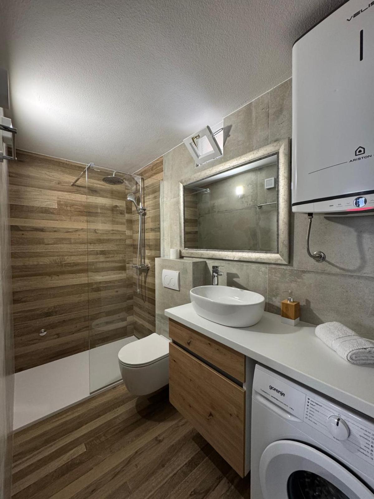 Apartments Bepina- 5 Mins From The Center Split Zewnętrze zdjęcie
