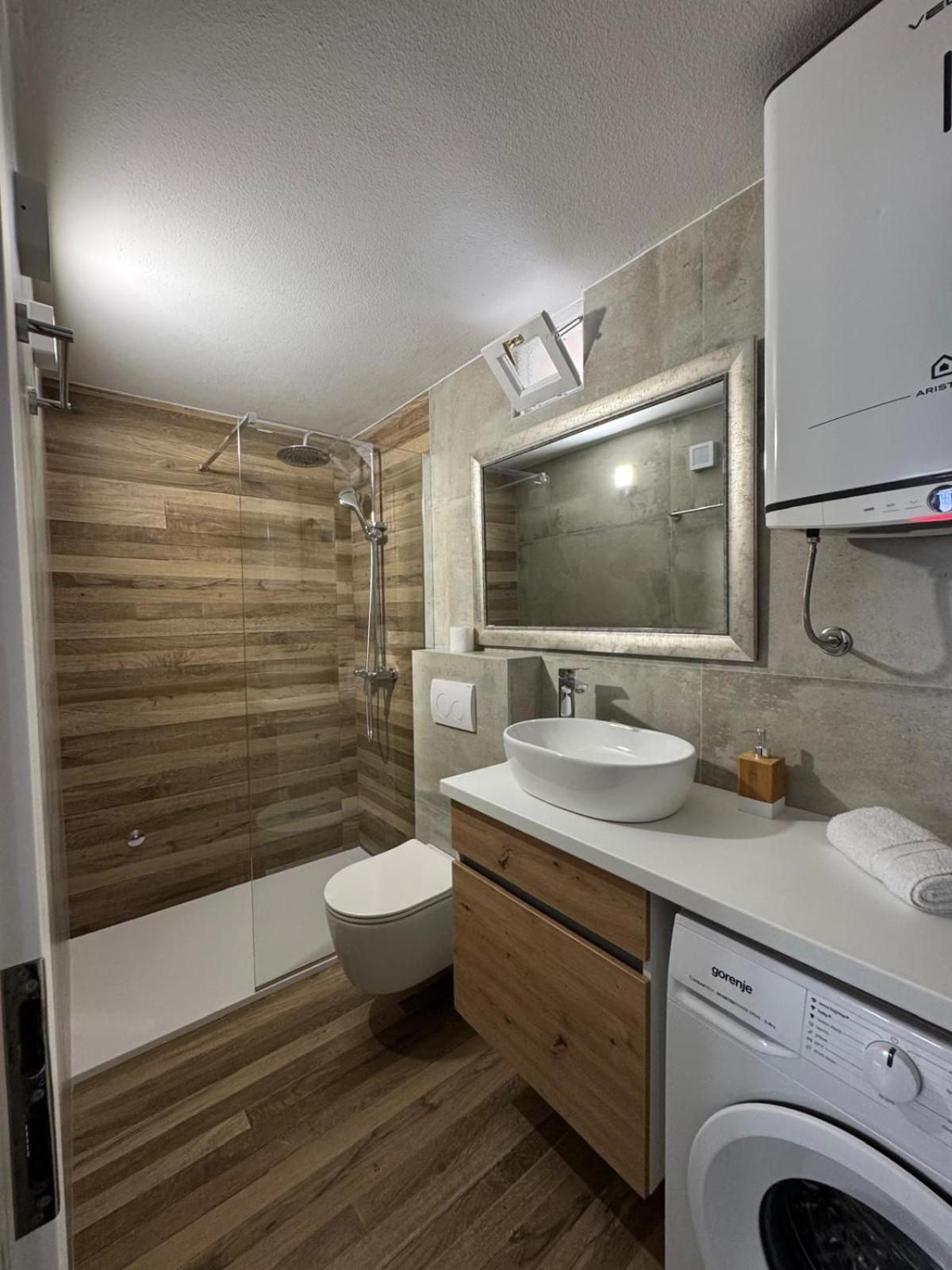 Apartments Bepina- 5 Mins From The Center Split Zewnętrze zdjęcie