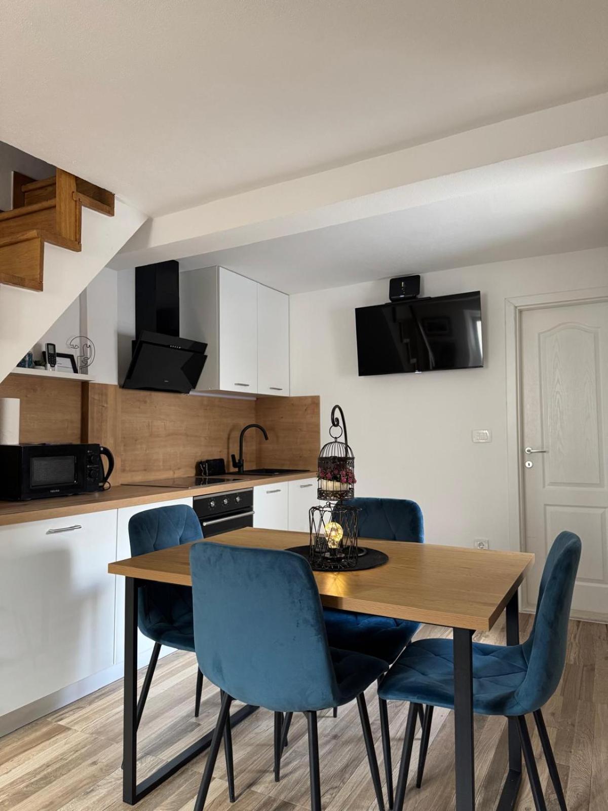 Apartments Bepina- 5 Mins From The Center Split Zewnętrze zdjęcie