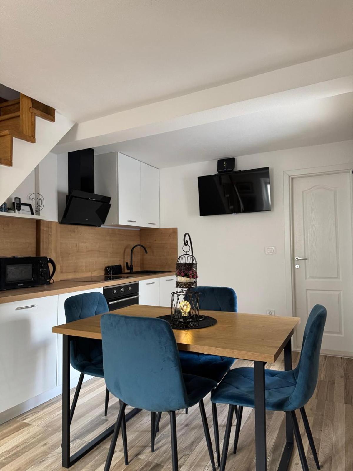 Apartments Bepina- 5 Mins From The Center Split Zewnętrze zdjęcie