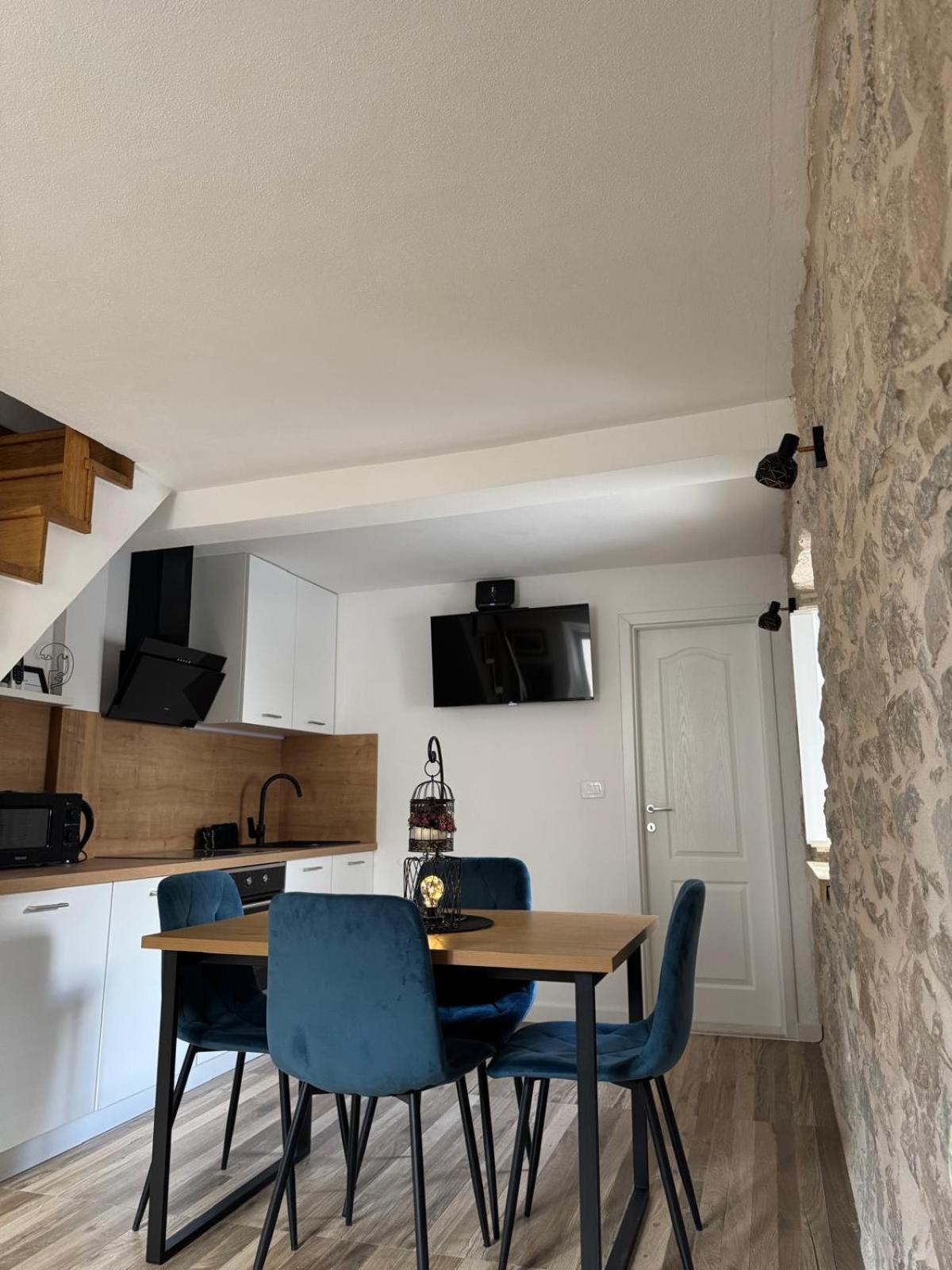 Apartments Bepina- 5 Mins From The Center Split Zewnętrze zdjęcie