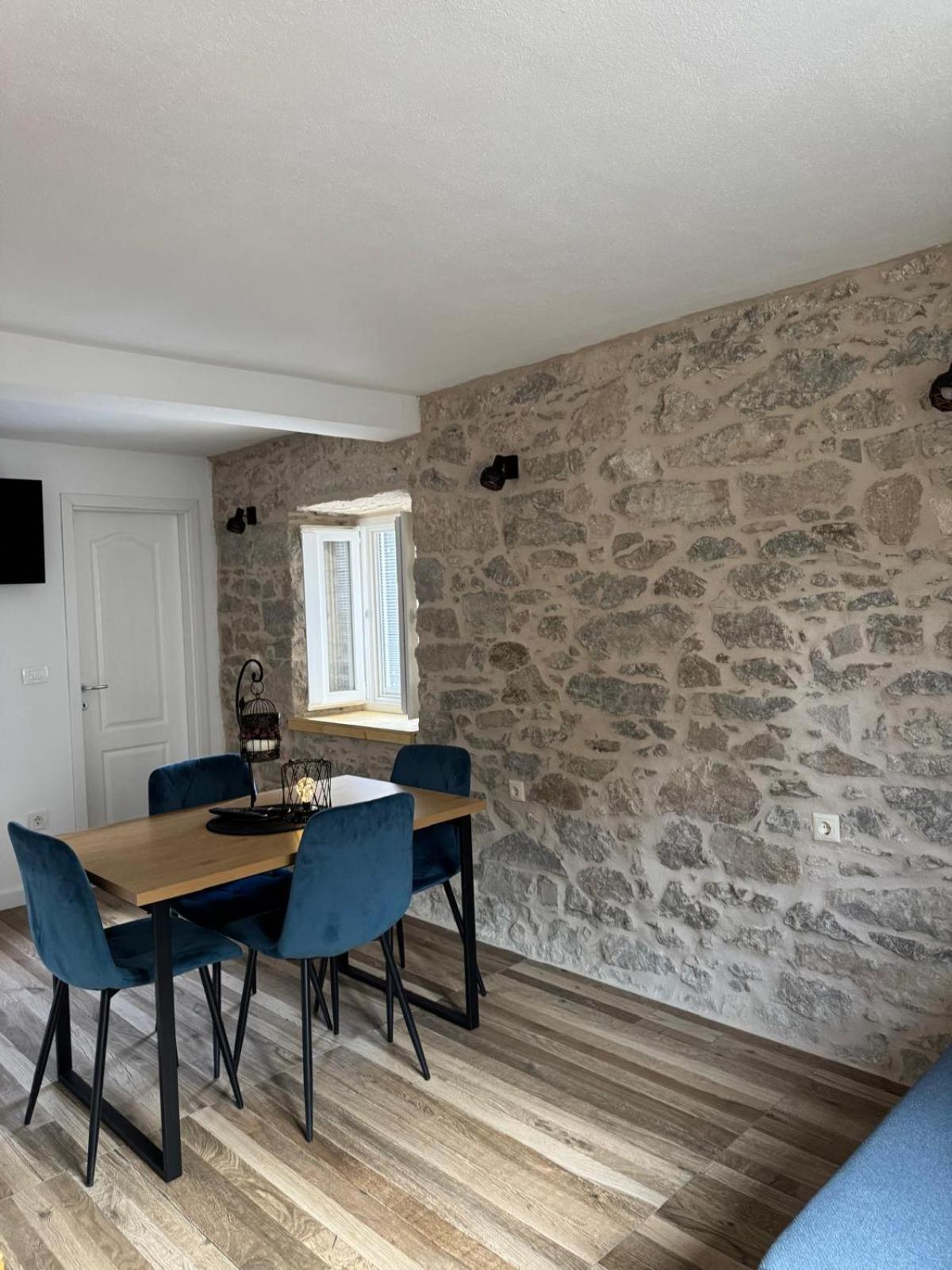 Apartments Bepina- 5 Mins From The Center Split Zewnętrze zdjęcie
