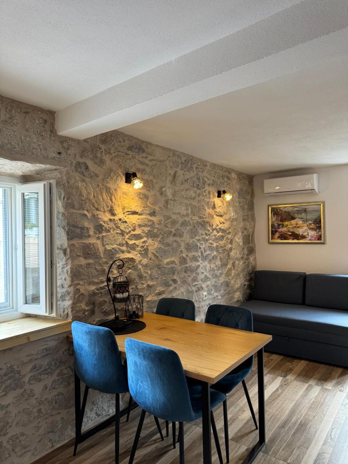 Apartments Bepina- 5 Mins From The Center Split Zewnętrze zdjęcie