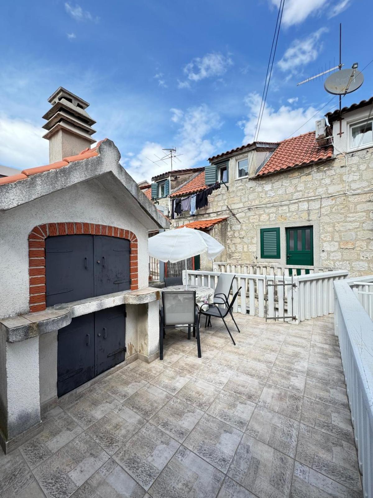 Apartments Bepina- 5 Mins From The Center Split Zewnętrze zdjęcie