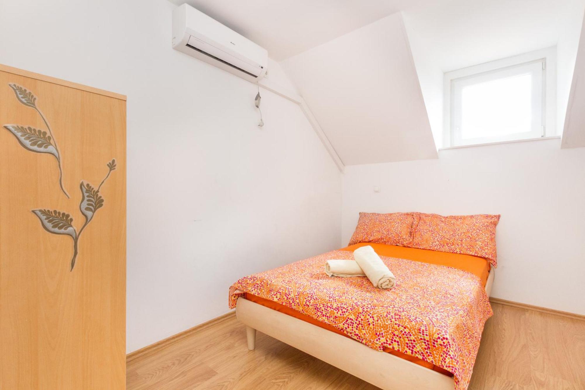 Apartments Bepina- 5 Mins From The Center Split Zewnętrze zdjęcie