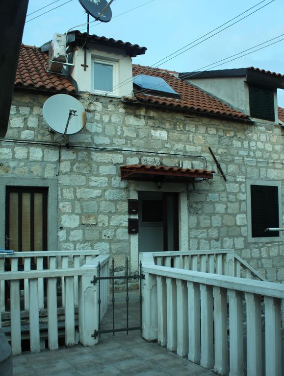 Apartments Bepina- 5 Mins From The Center Split Zewnętrze zdjęcie